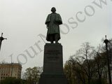 Памятник Н.В. Гоголю (работы Н.В. Томского). Гоголевский бульвар.