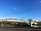 Мост Богдана Хмельницкого (Киевский пешеходный мост). Соединяет Бережковскую и Ростовскую набережные вблизи Киевского вокзала