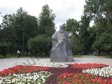 Памятник Льву Толстому. Сквер Девичьего поля